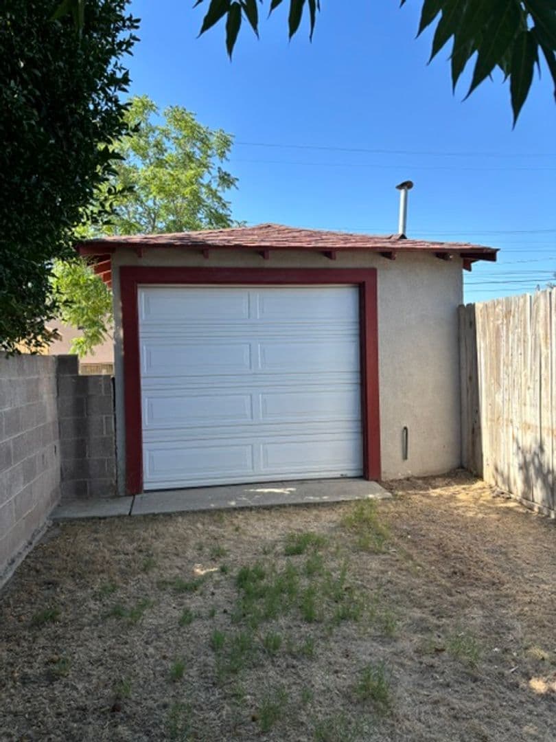 BAKERSFIELD House: 309 LLOYD ST.