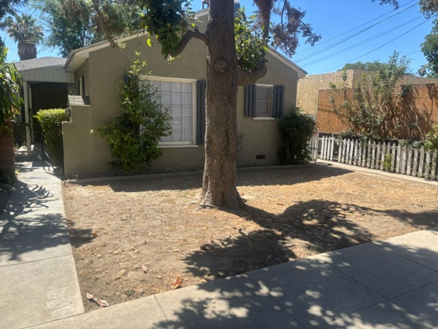 BAKERSFIELD Apartment: 319 HOLTBY ROAD