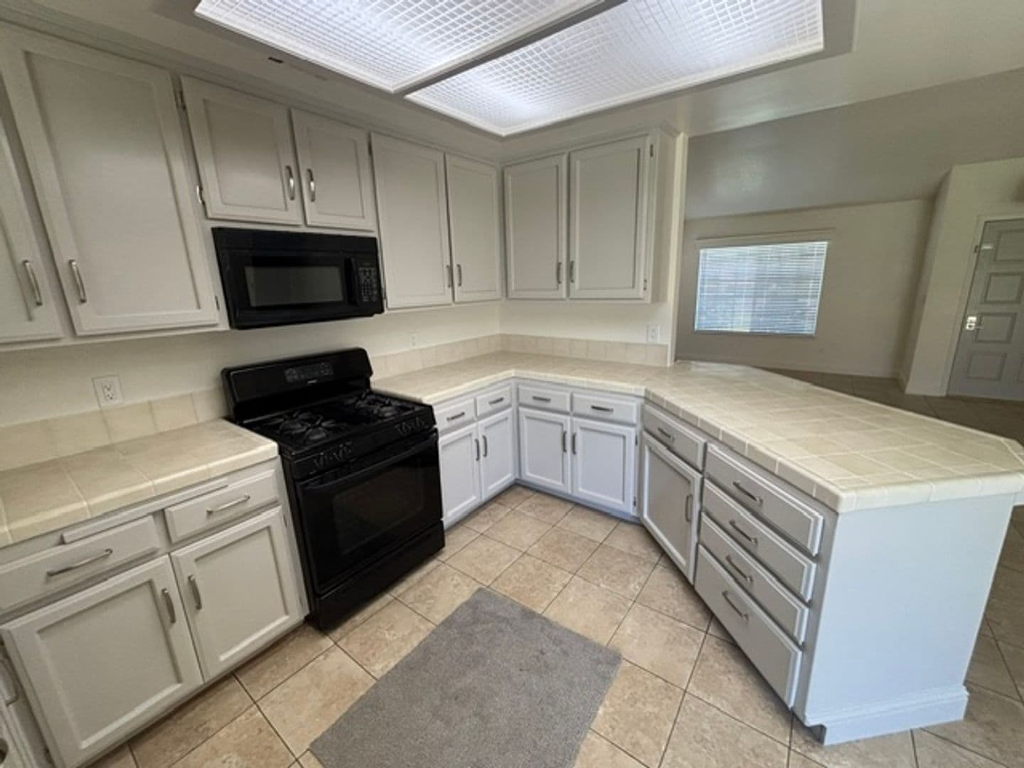 BAKERSFIELD House: 11009 BAHIA CT