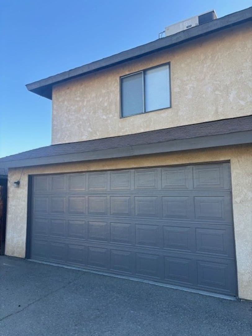 BAKERSFIELD Townhome: 817 QUAIL LN # 13