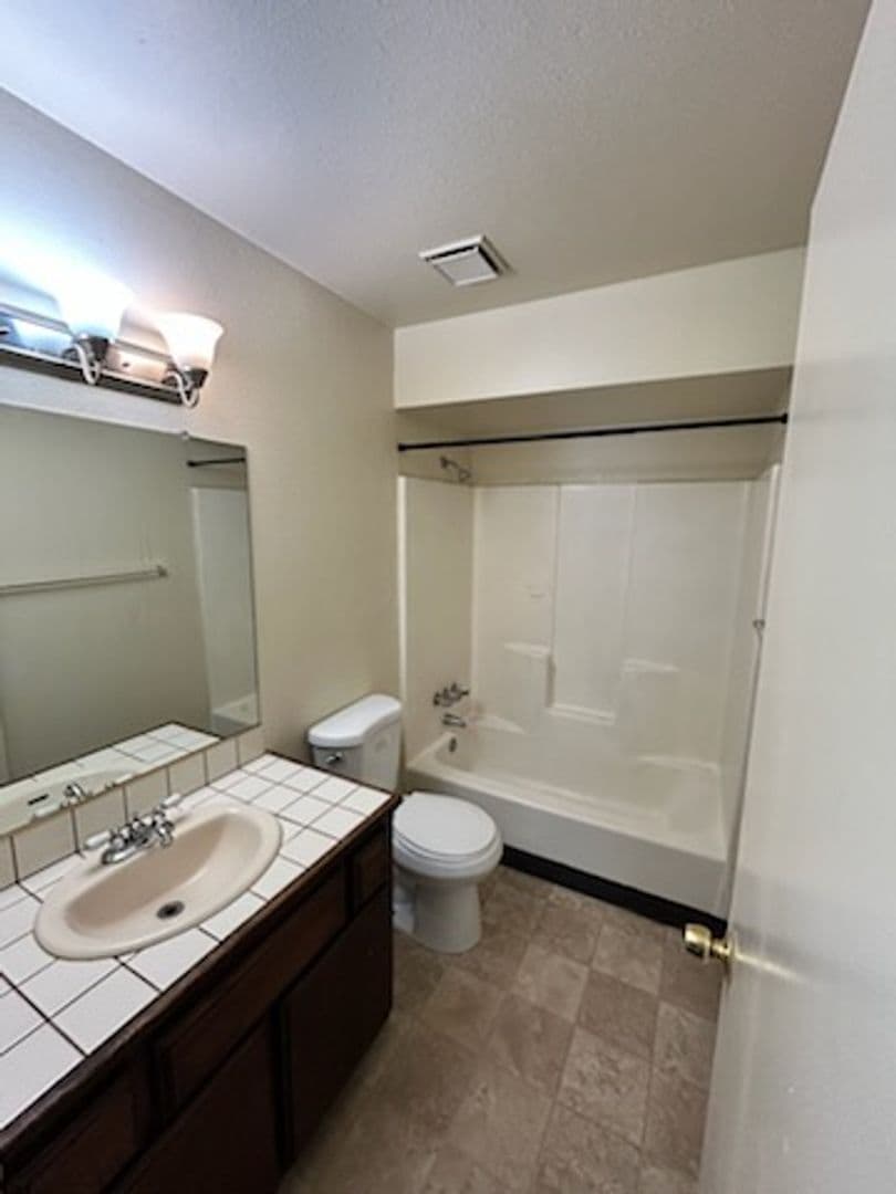 BAKERSFIELD Apartment: 3313 CHESTER LN A-I
