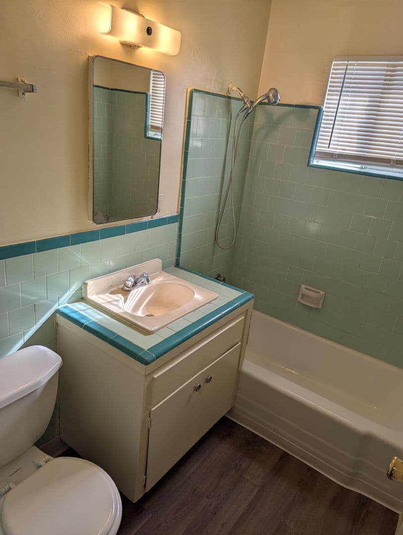 BAKERSFIELD Apartment: 226 STINE RD
