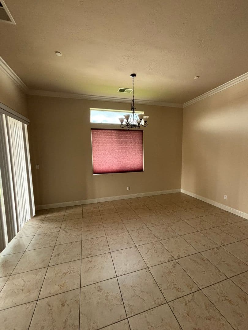 BAKERSFIELD House: 14802 YELLOW LUPINE DR.