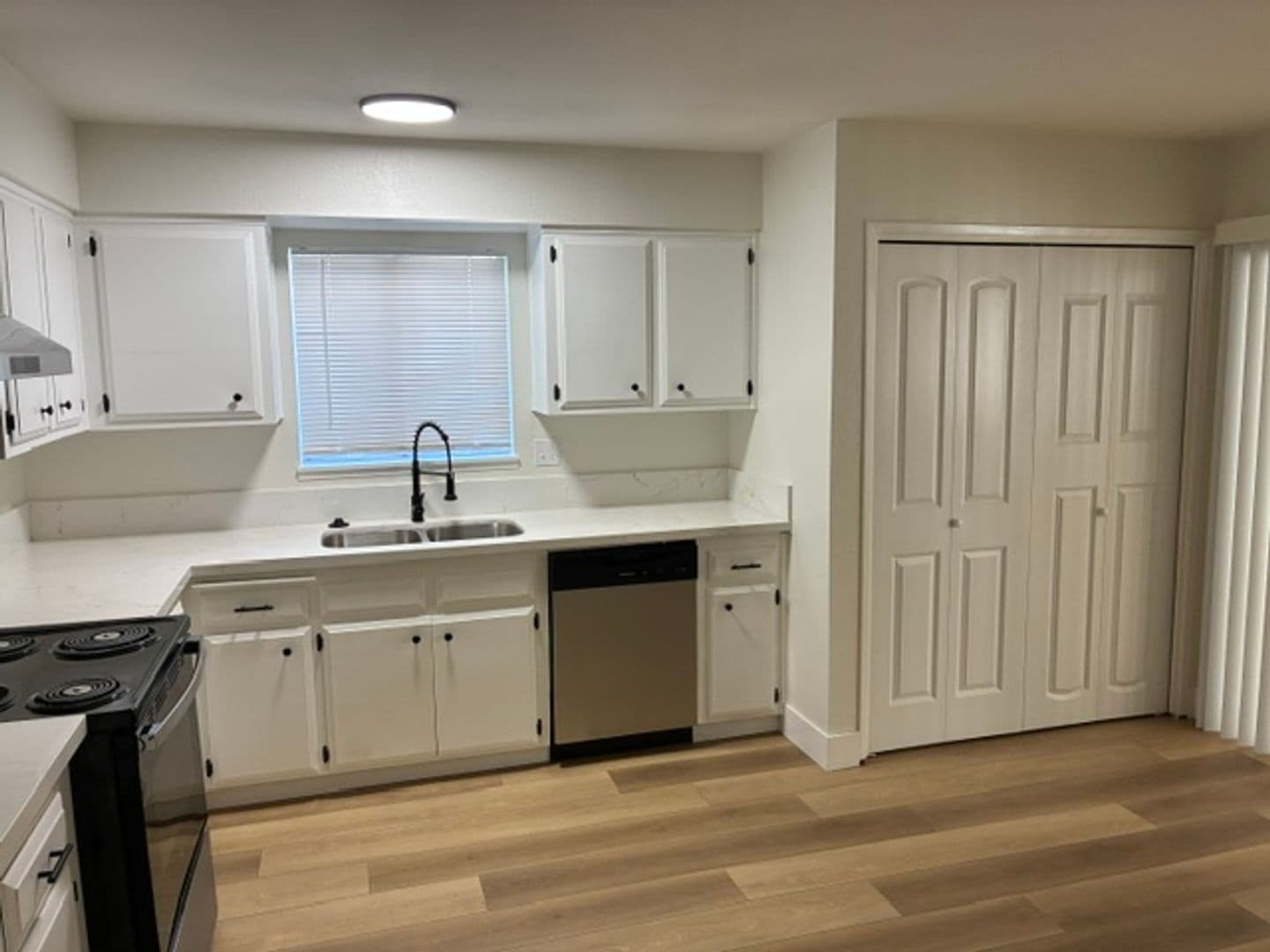 BAKERSFIELD House: 6112 HERB WAY
