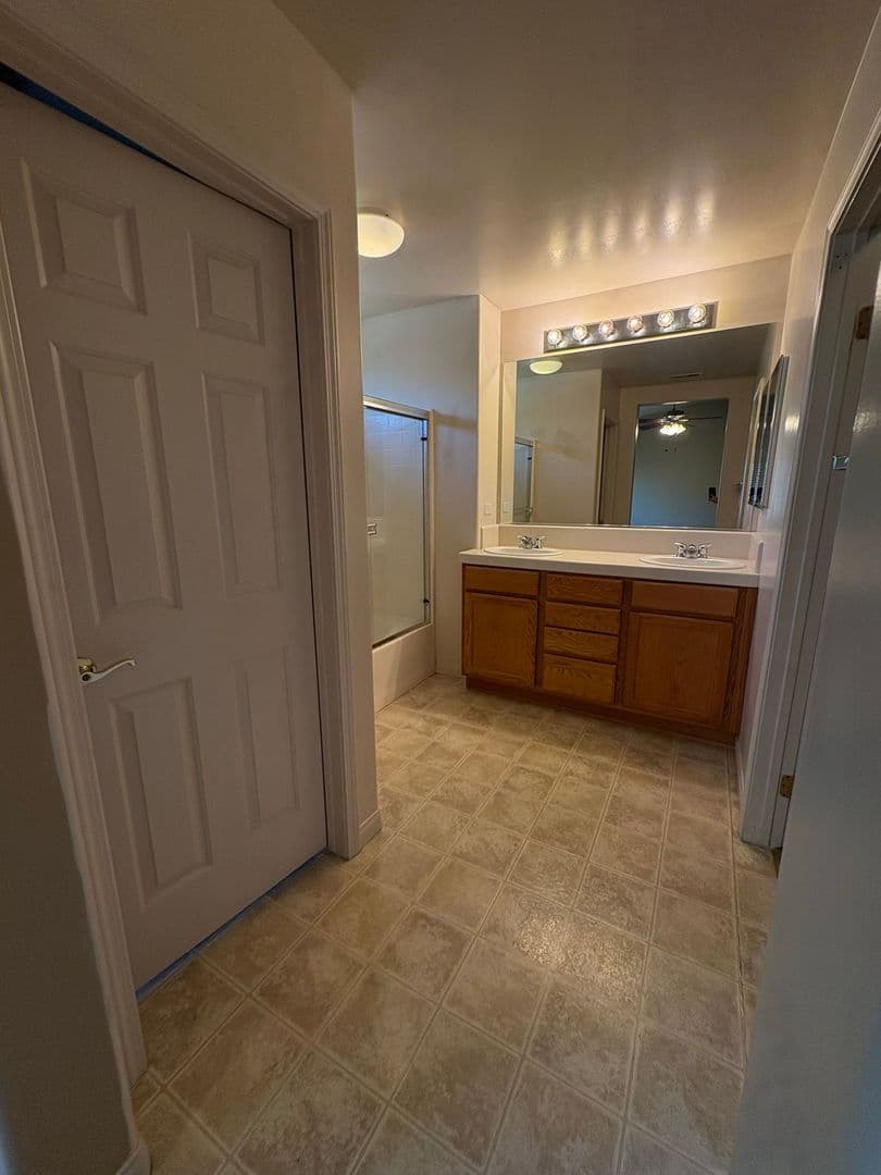BAKERSFIELD House: 12510 STEMPLE DR