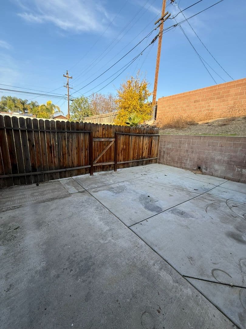 BAKERSFIELD Apartment: 2428 ERIC WAY