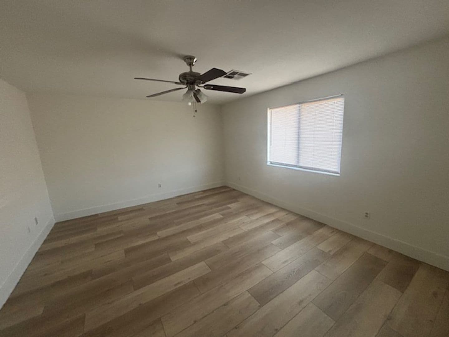 BAKERSFIELD Townhome: 817 QUAIL LN # 13