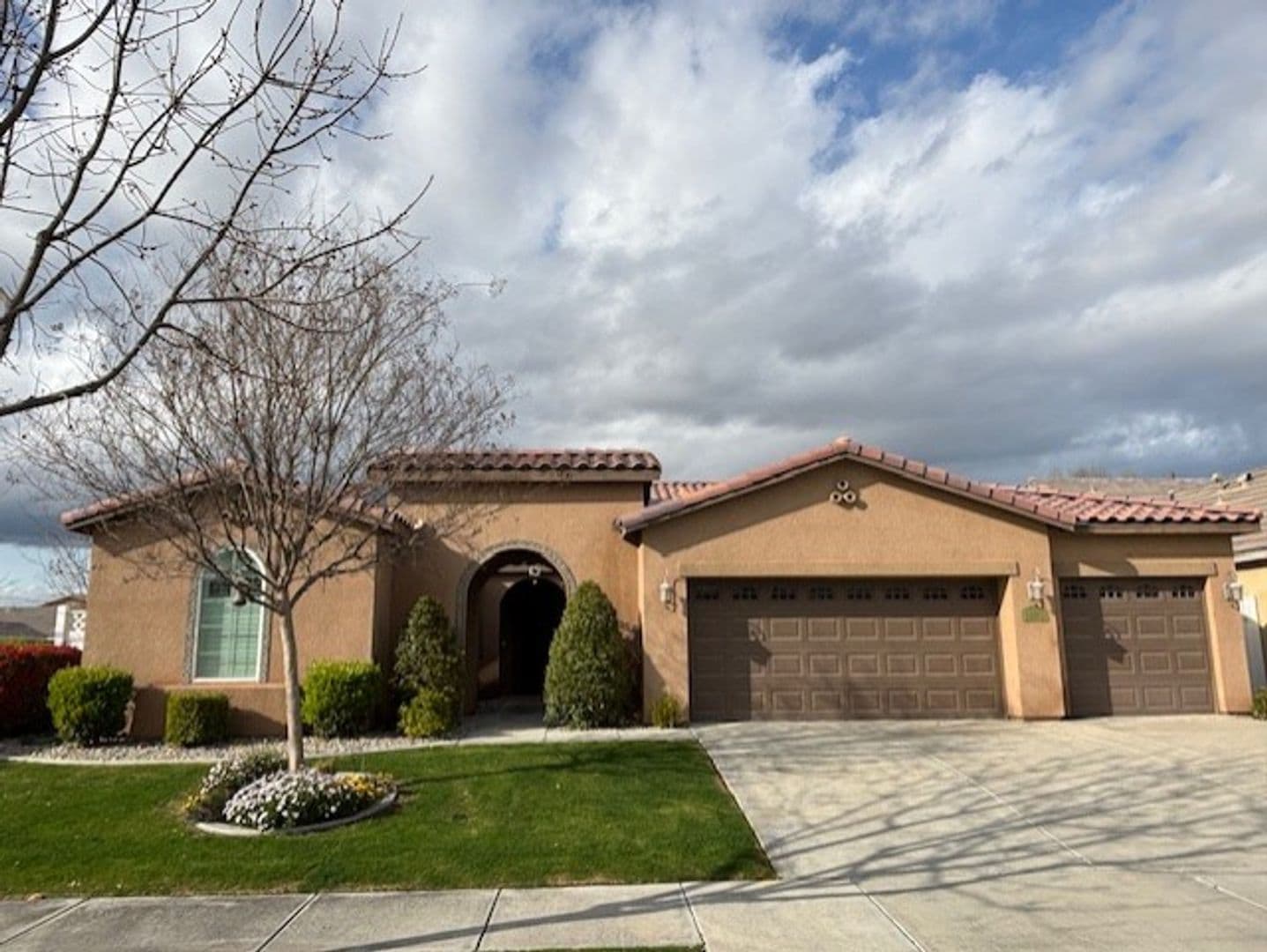 BAKERSFIELD House: 14802 YELLOW LUPINE DR.