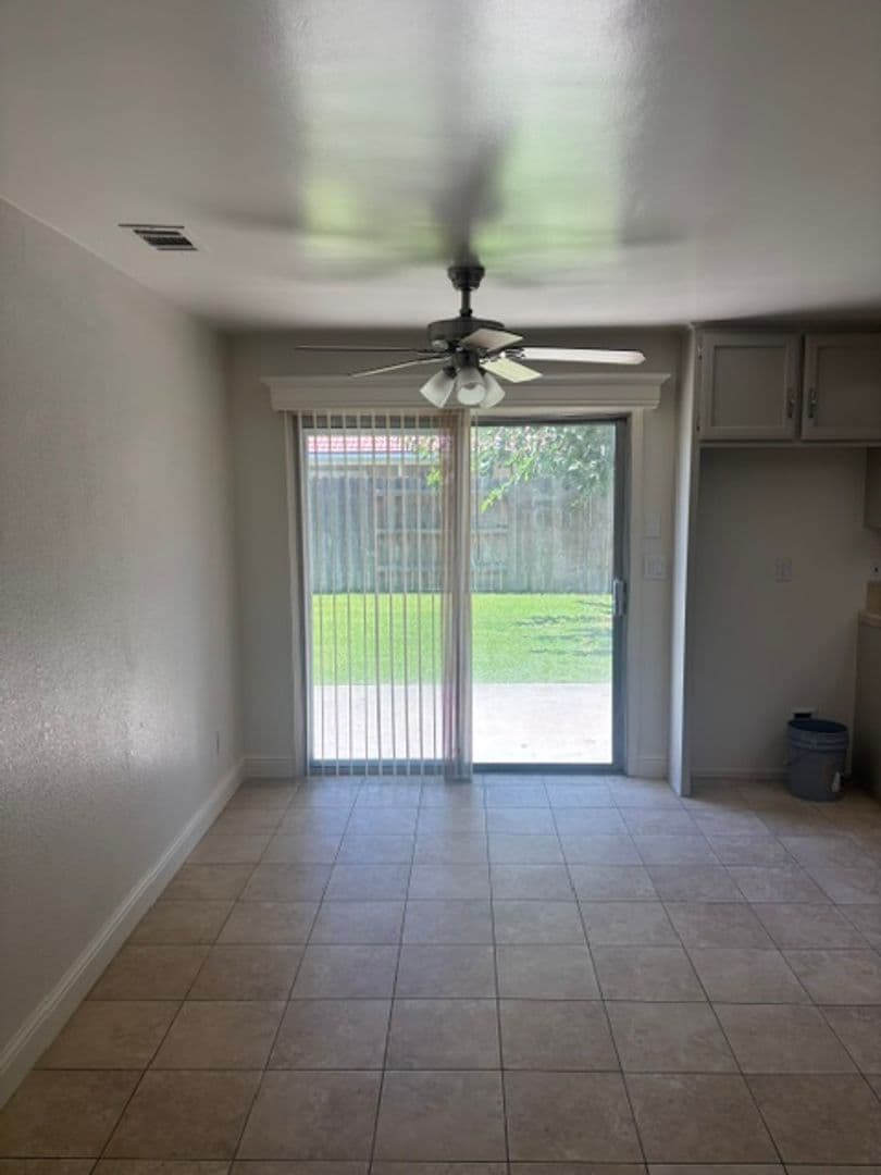 BAKERSFIELD House: 11009 BAHIA CT