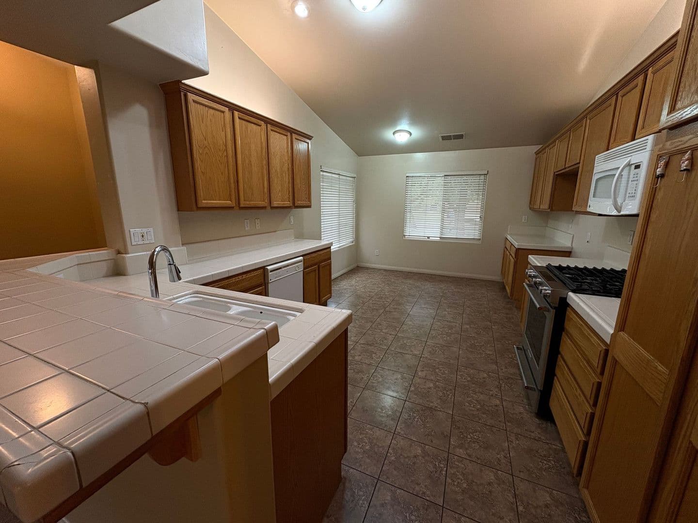 BAKERSFIELD House: 12510 STEMPLE DR