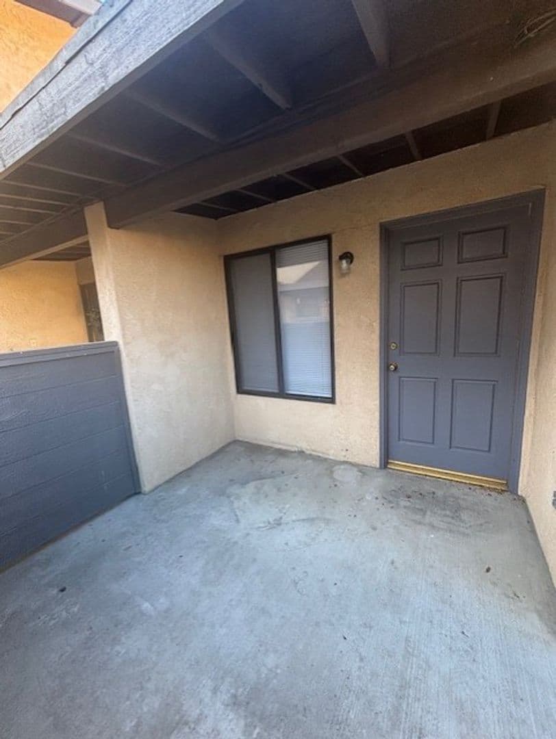 BAKERSFIELD Townhome: 817 QUAIL LN # 13