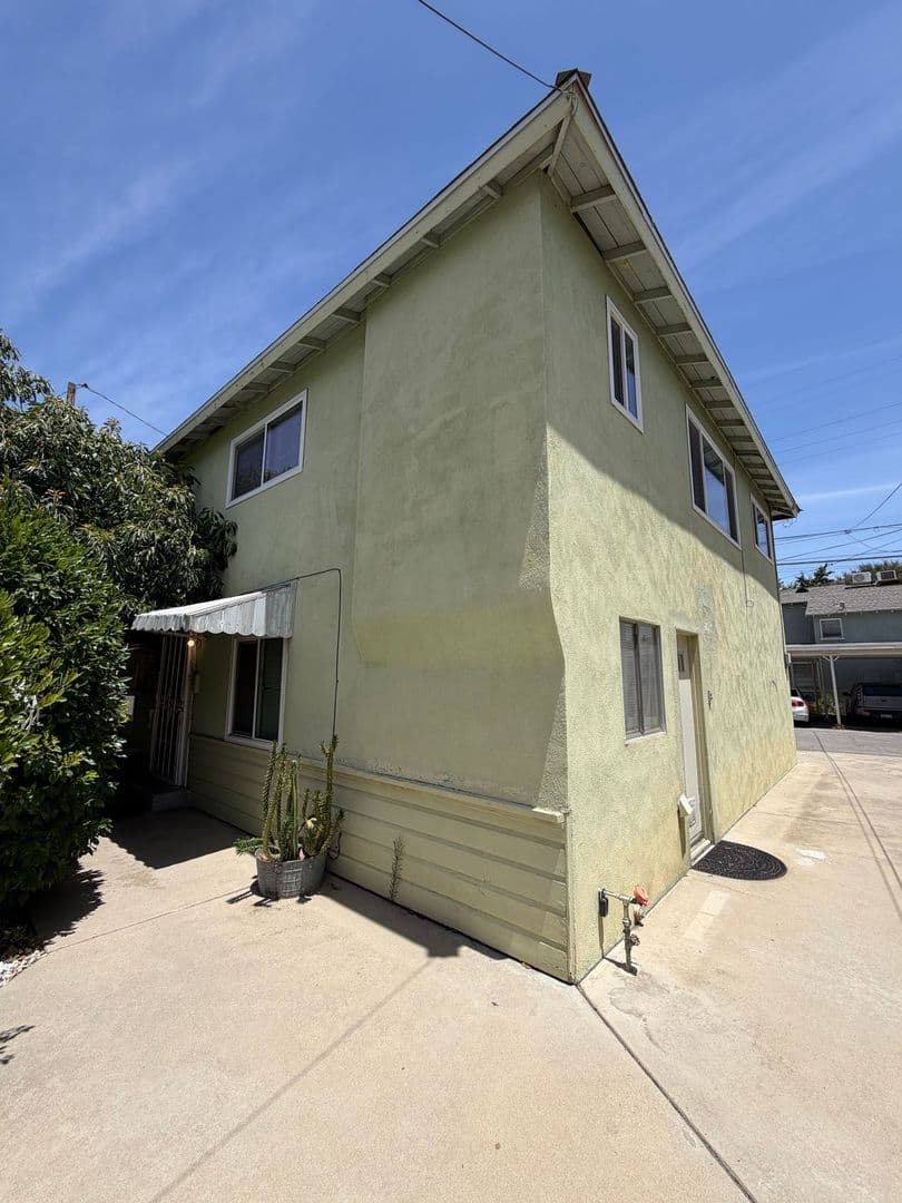 BAKERSFIELD Apartment: 2520-2528 DRAKE ST