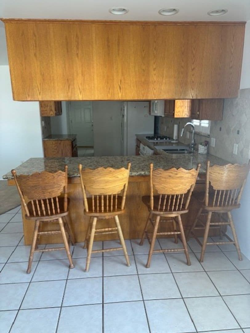BAKERSFIELD House: 1555 KUHIO ST.