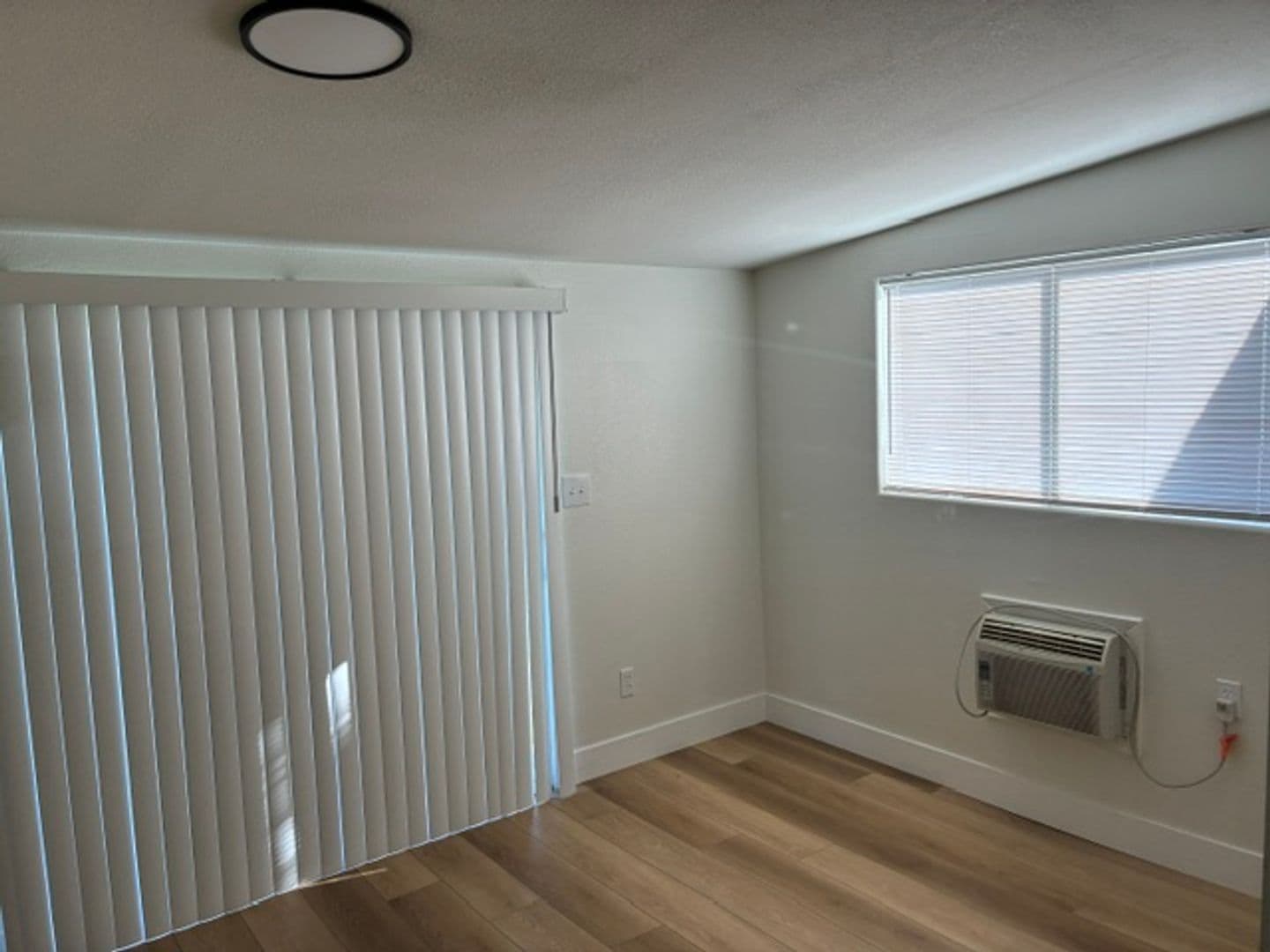 BAKERSFIELD House: 6112 HERB WAY
