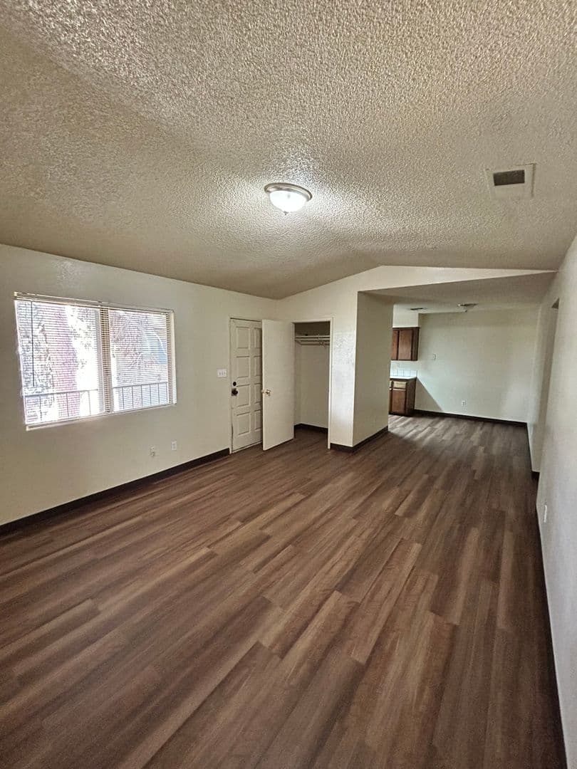BAKERSFIELD Apartment: 3313 CHESTER LN A-I