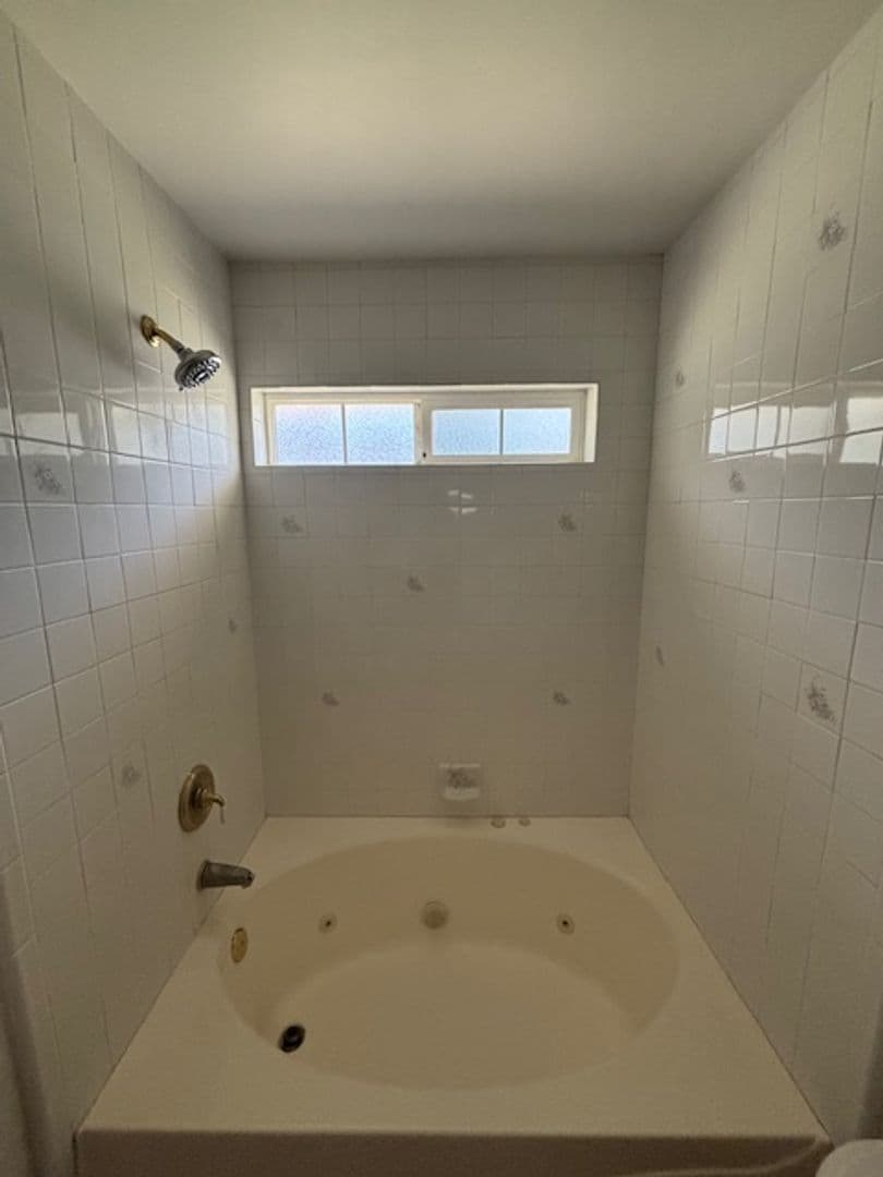 BAKERSFIELD House: 1555 KUHIO ST.