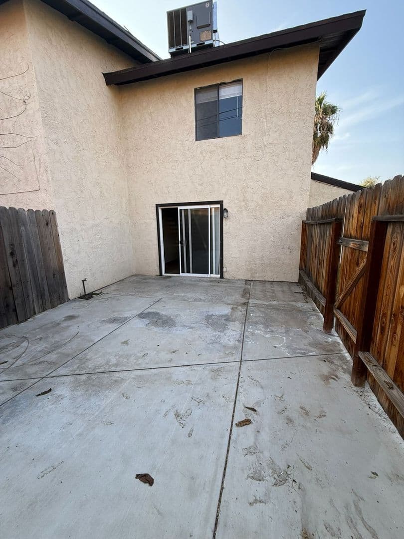 BAKERSFIELD Apartment: 2428 ERIC WAY
