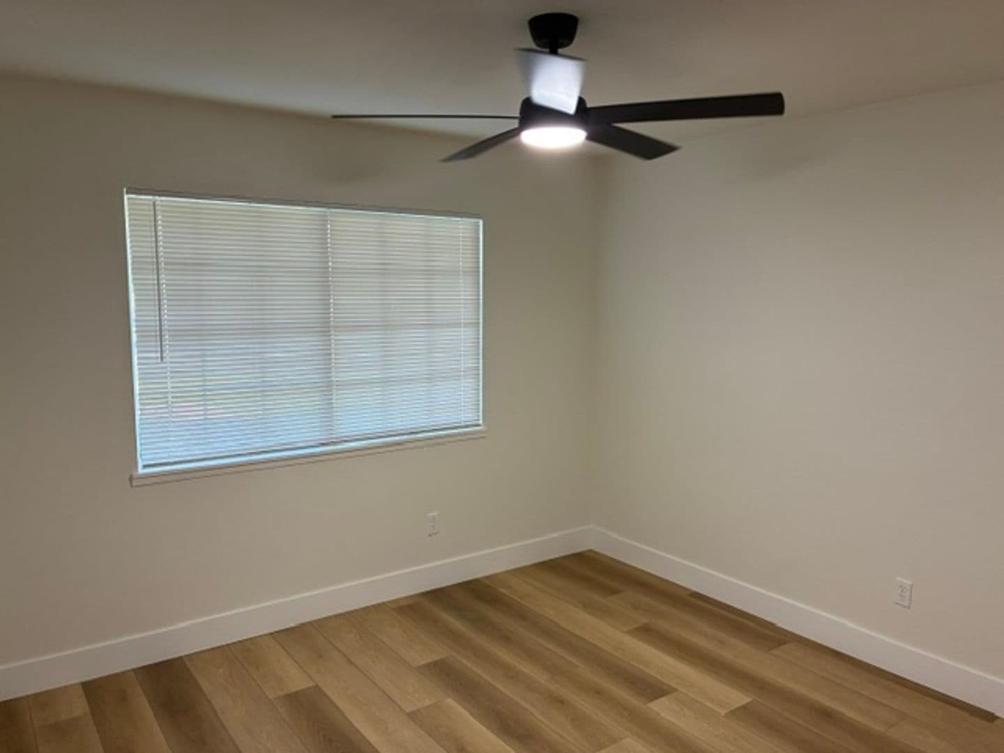 BAKERSFIELD House: 6112 HERB WAY