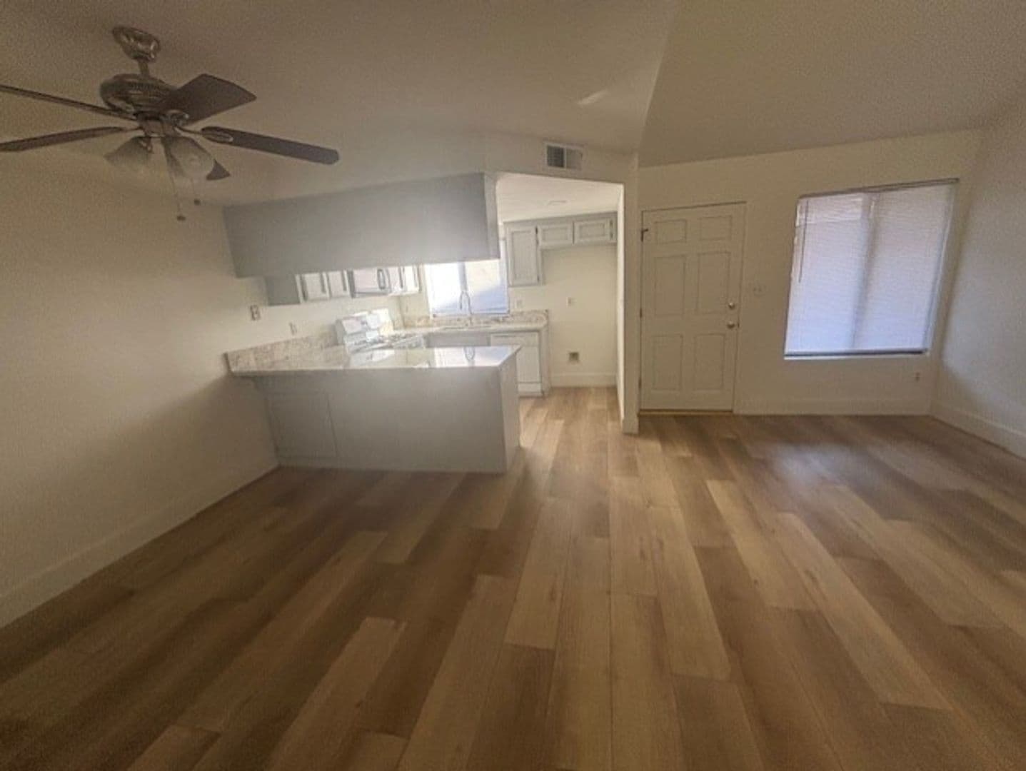 BAKERSFIELD Townhome: 817 QUAIL LN # 13