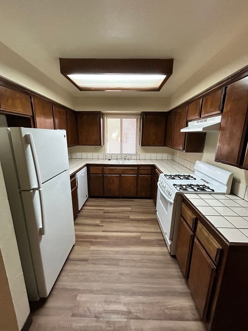 BAKERSFIELD Apartment: 3313 CHESTER LN A-I