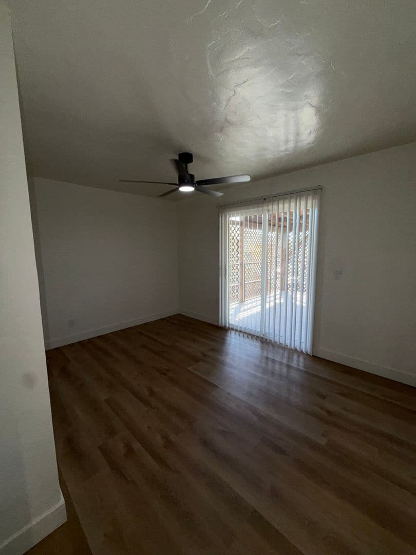 BAKERSFIELD Apartment: 811 WOODROW AVE