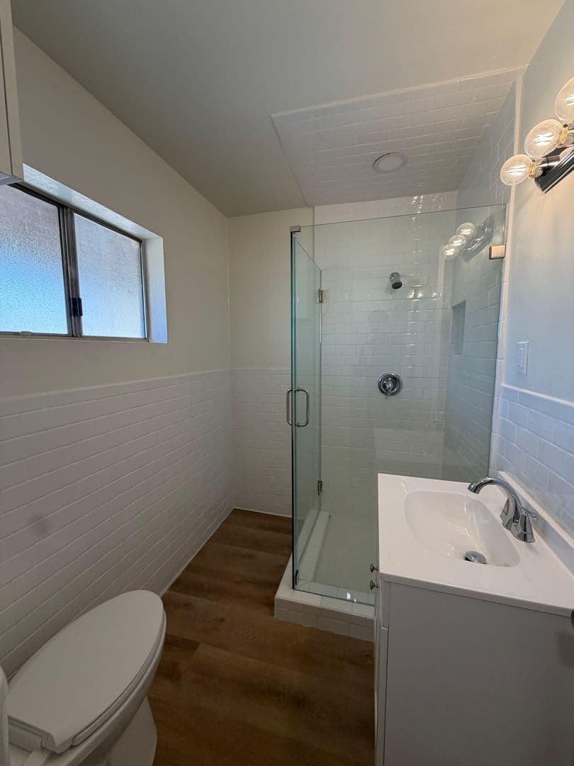 BAKERSFIELD Apartment: 811 WOODROW AVE