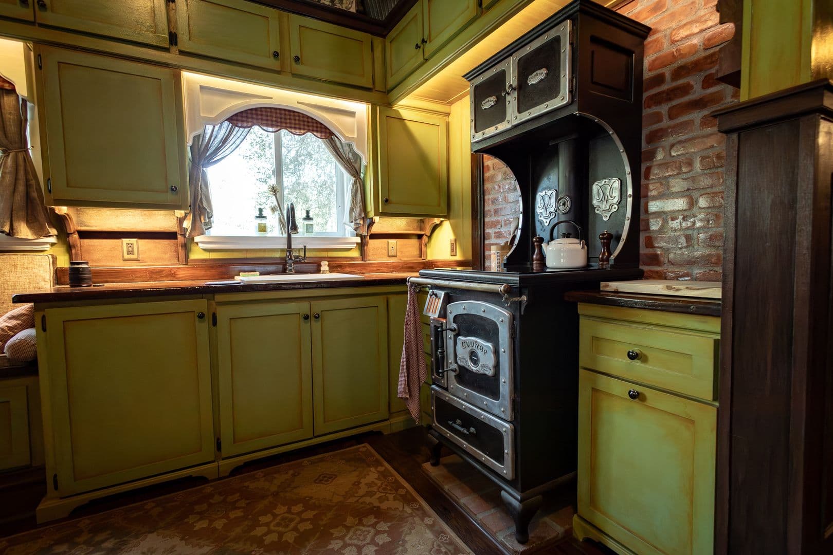 PINE MOUNTAIN CLUB House: 2517 BASEL CT.