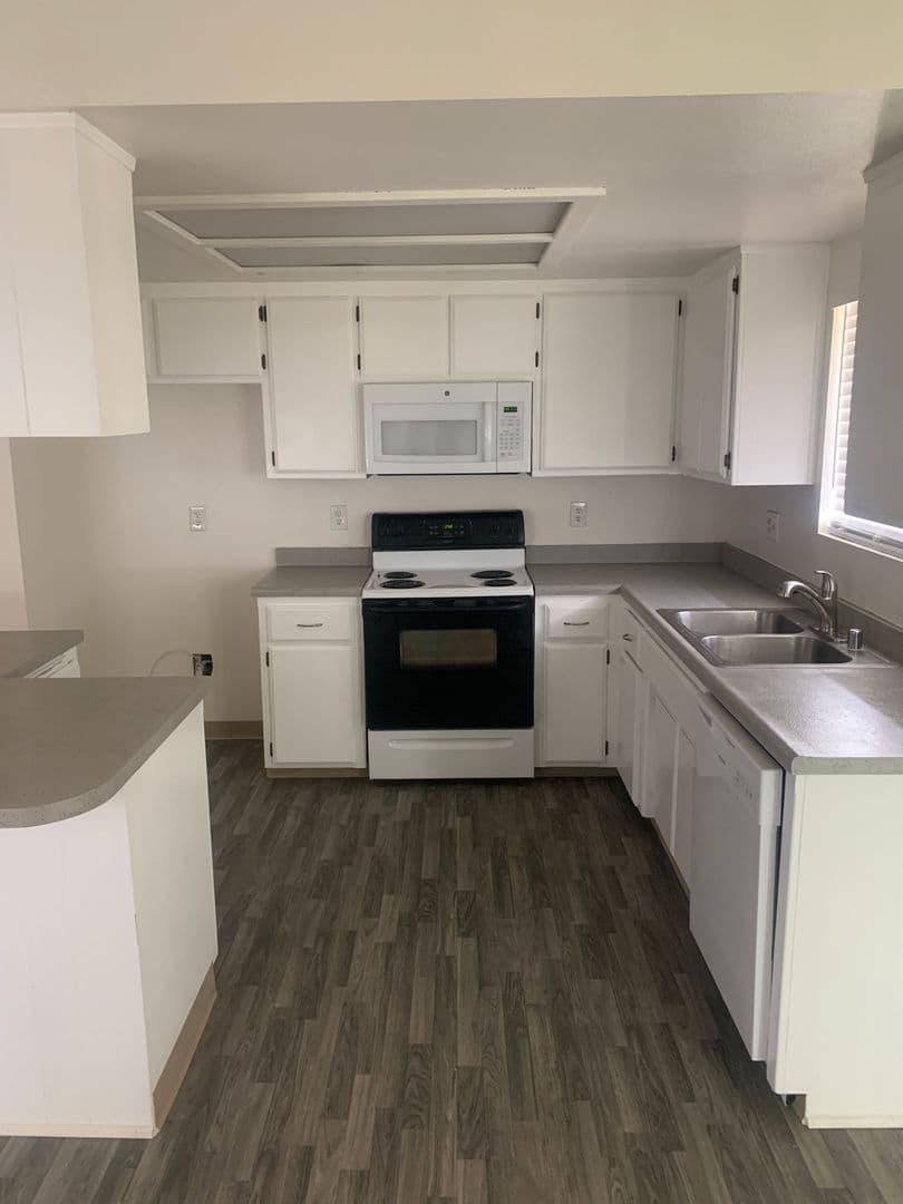 BAKERSFIELD Apartment: 701 DESERET WAY
