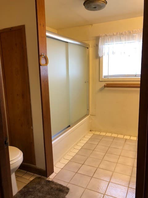 Moses Lake House: 9436 Beacon Rd