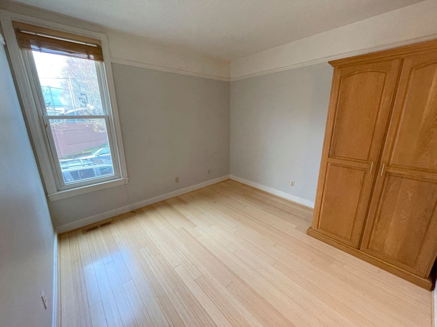 Portland Apartment: 2606 SE Pine Street