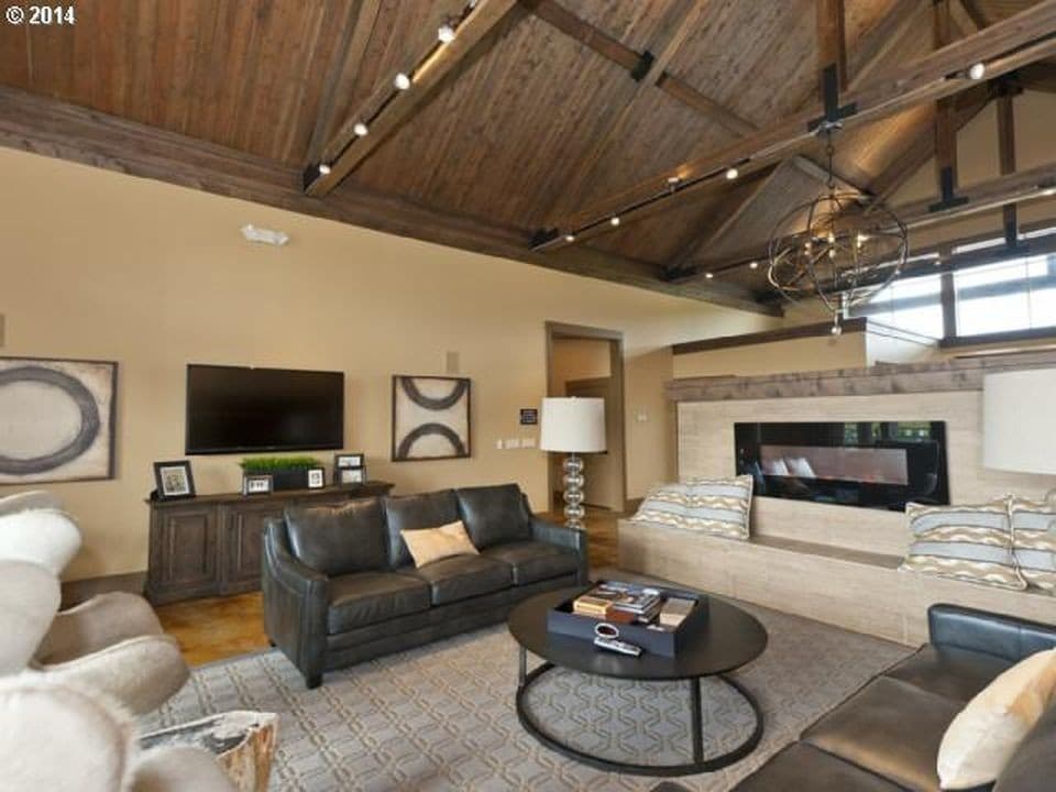 Beaverton Condo: 13925 SW Meridian St. #402