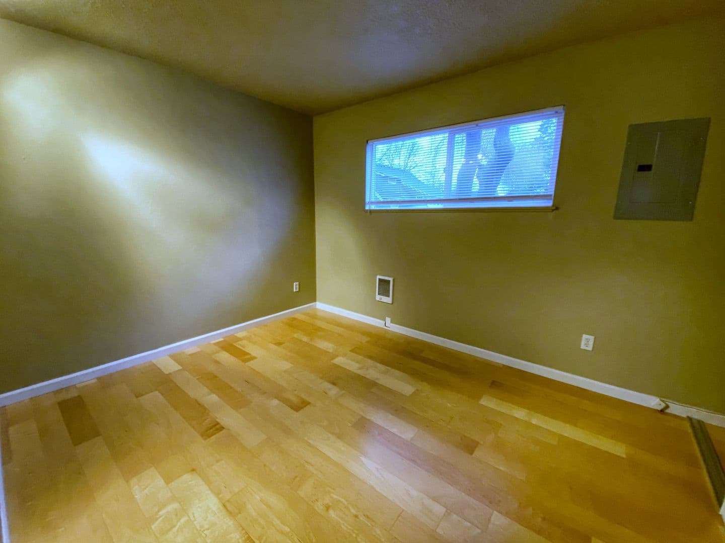 Portland Apartment: 2230 NE 15th Avenue