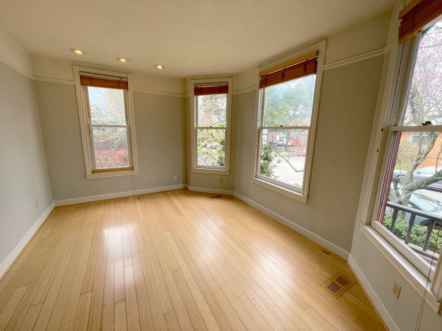 Portland Apartment: 2606 SE Pine Street