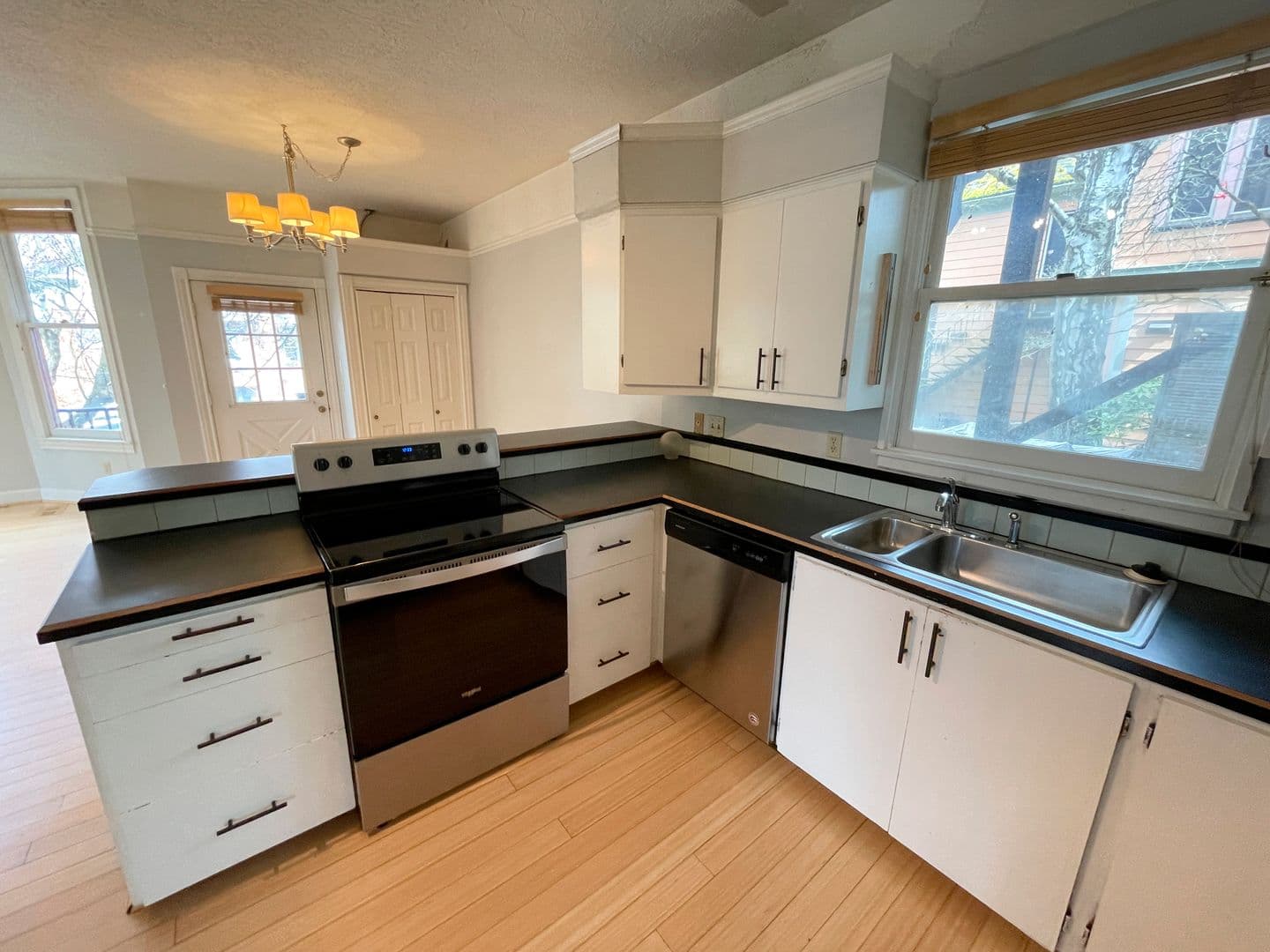 Portland Apartment: 2606 SE Pine Street