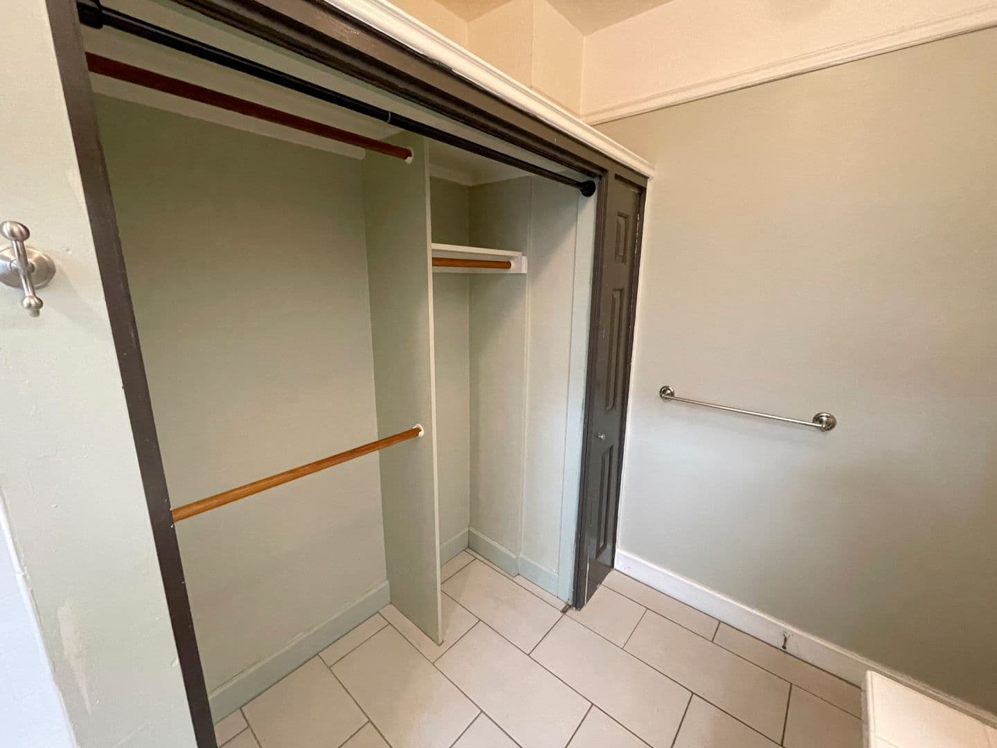 Portland Apartment: 2606 SE Pine Street