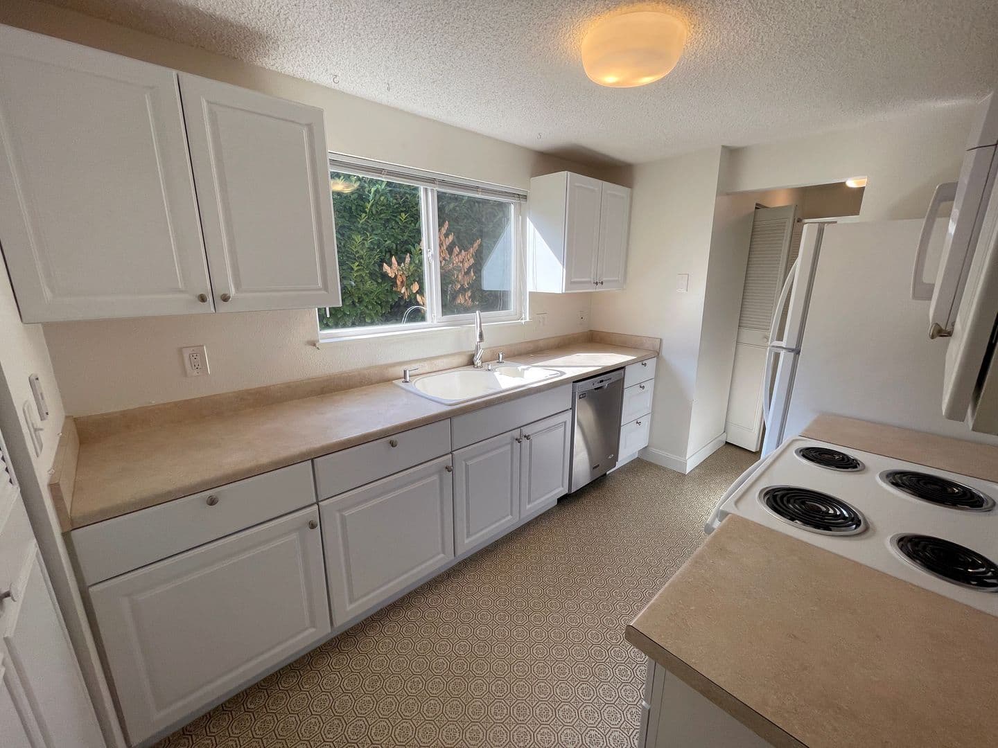 Portland Apartment: 6611 SW Canyon Ln