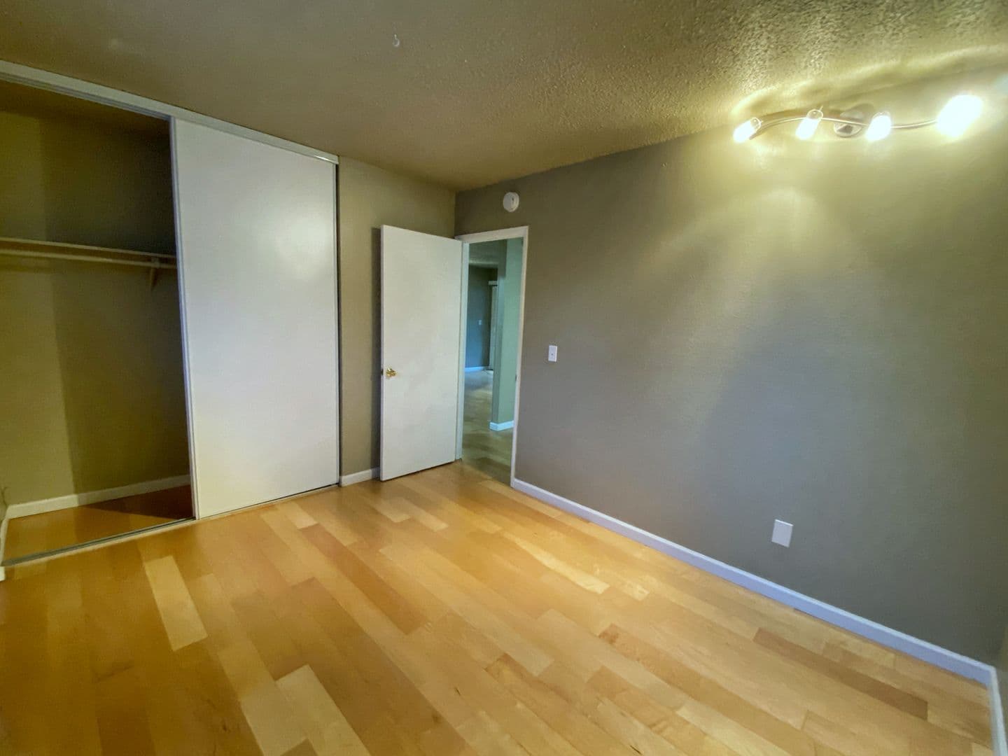Portland Apartment: 2230 NE 15th Avenue