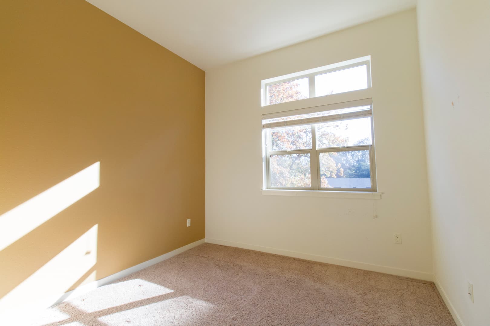 Beaverton Condo: 13925 SW Meridian St. #402