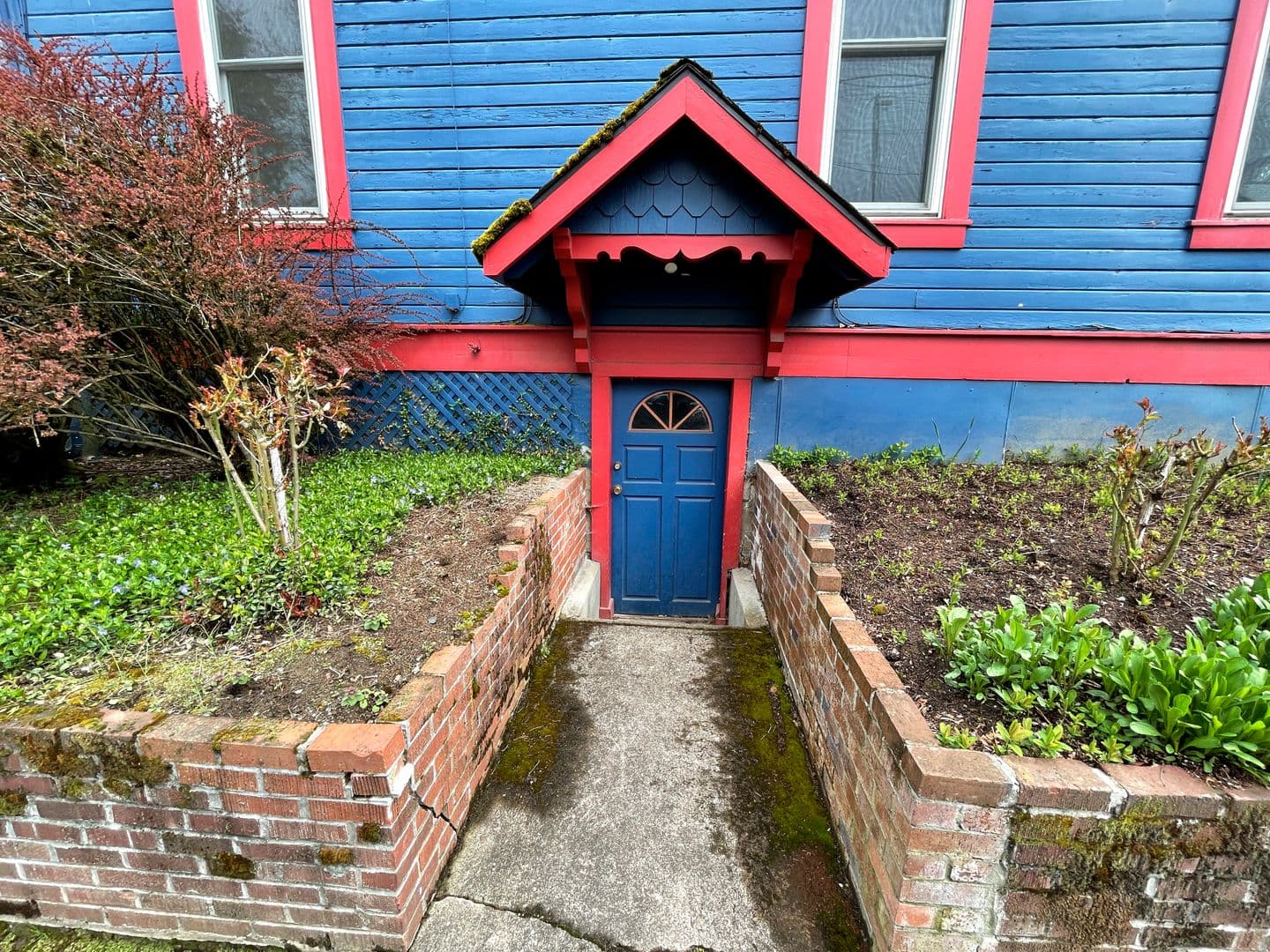 Portland Apartment: 2606 SE Pine Street