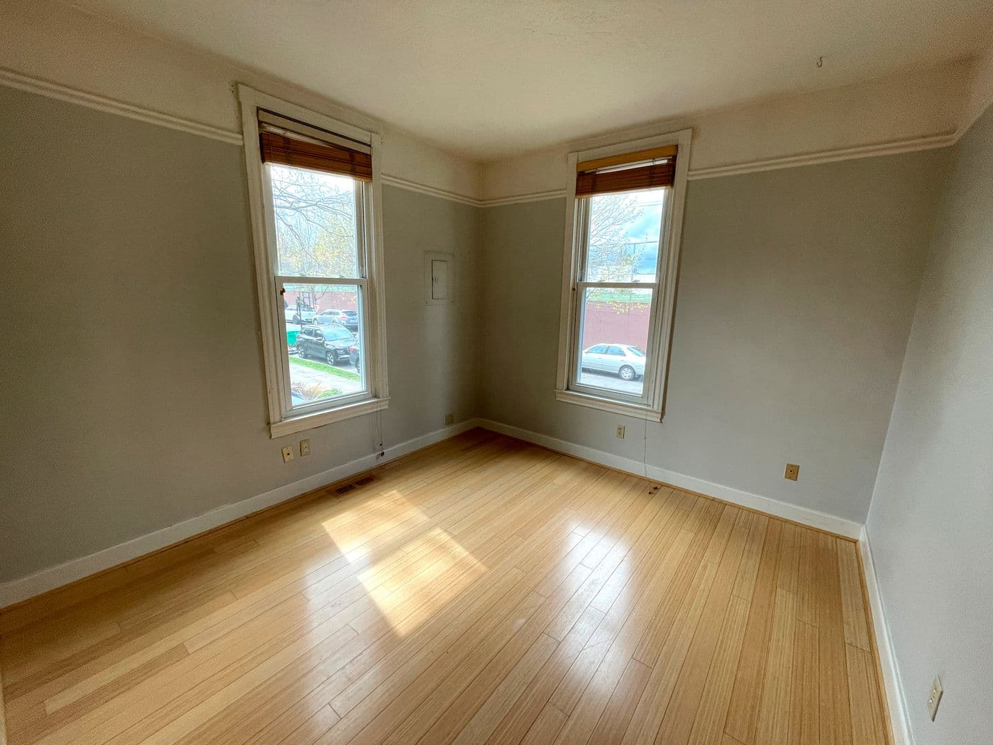 Portland Apartment: 2606 SE Pine Street