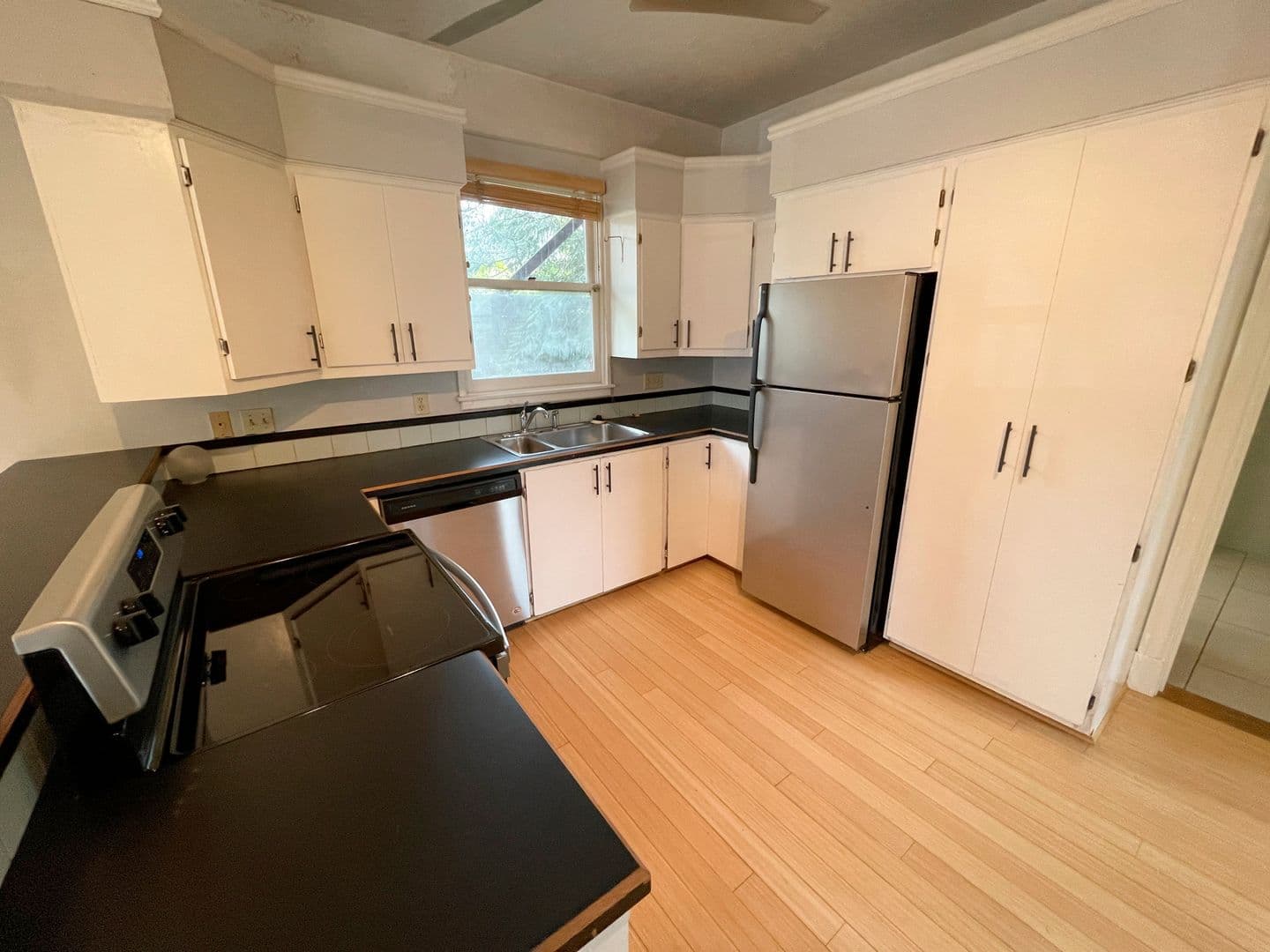 Portland Apartment: 2606 SE Pine Street
