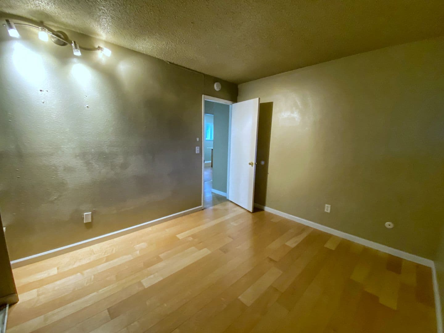 Portland Apartment: 2230 NE 15th Avenue