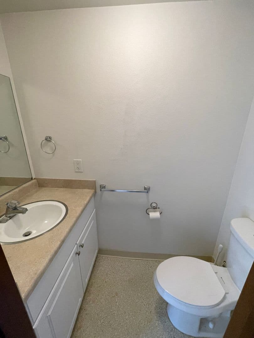 Portland Apartment: 6611 SW Canyon Ln