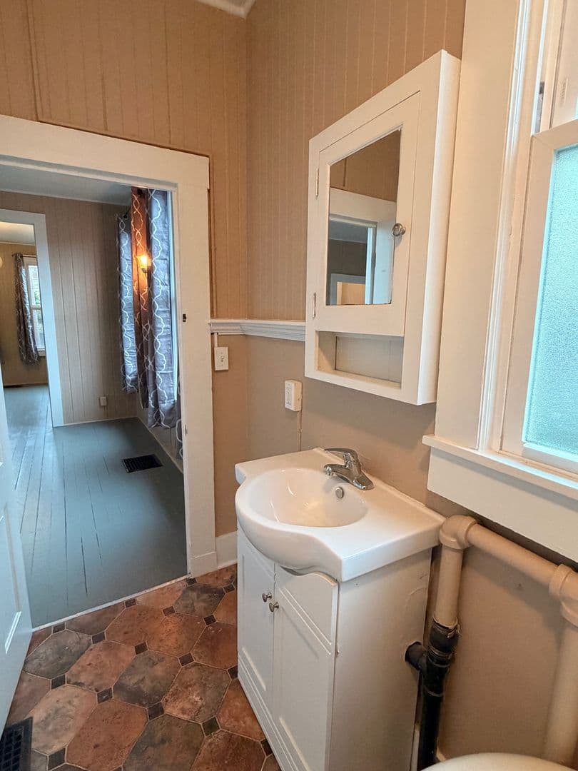 Astoria Apartment: 3356/3372/3376 Franklin Ave.
