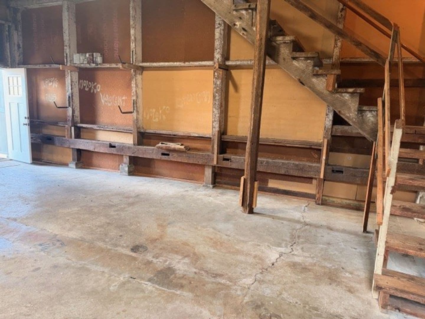 Astoria Apartment: 3356/3372/3376 Franklin Ave.