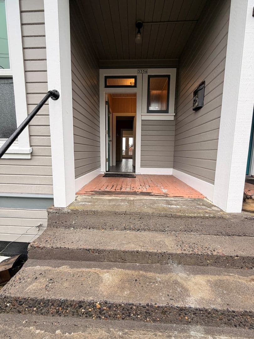 Astoria Apartment: 3356/3372/3376 Franklin Ave.