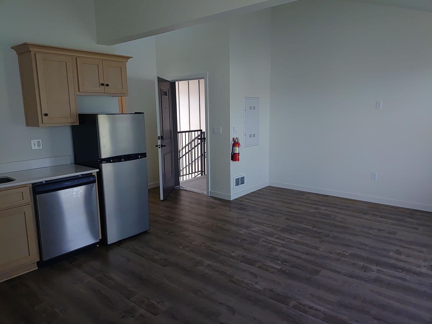 Astoria Apartment: 461 32nd Street
