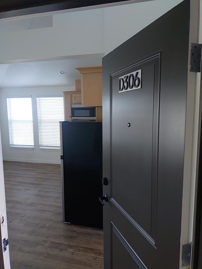 Astoria Apartment: 461 32nd Street