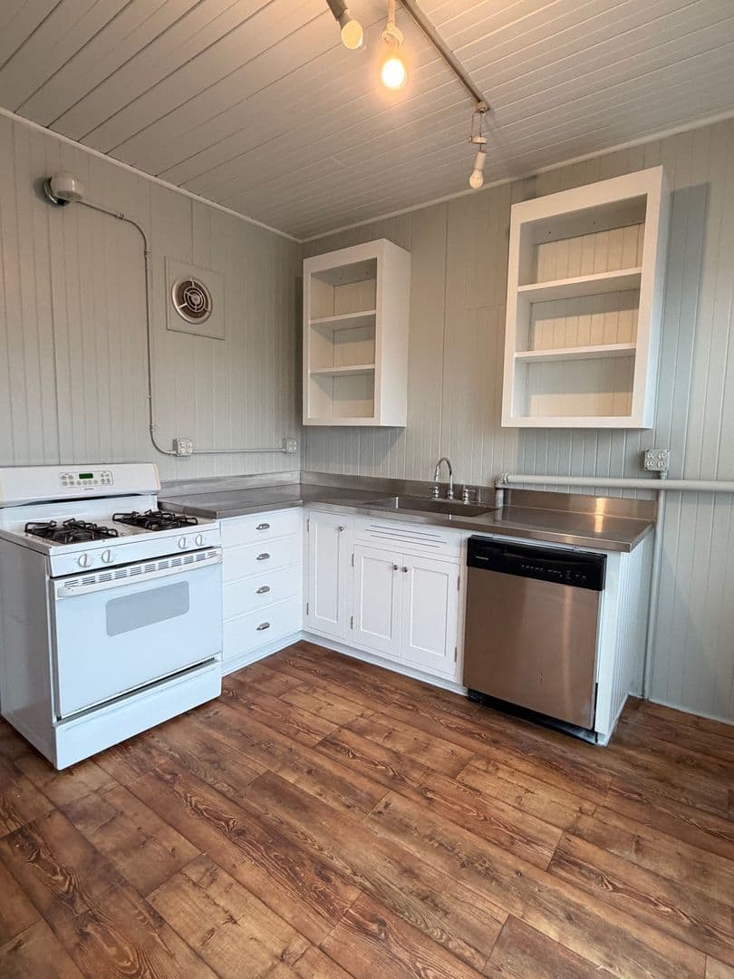 Astoria Apartment: 3356/3372/3376 Franklin Ave.