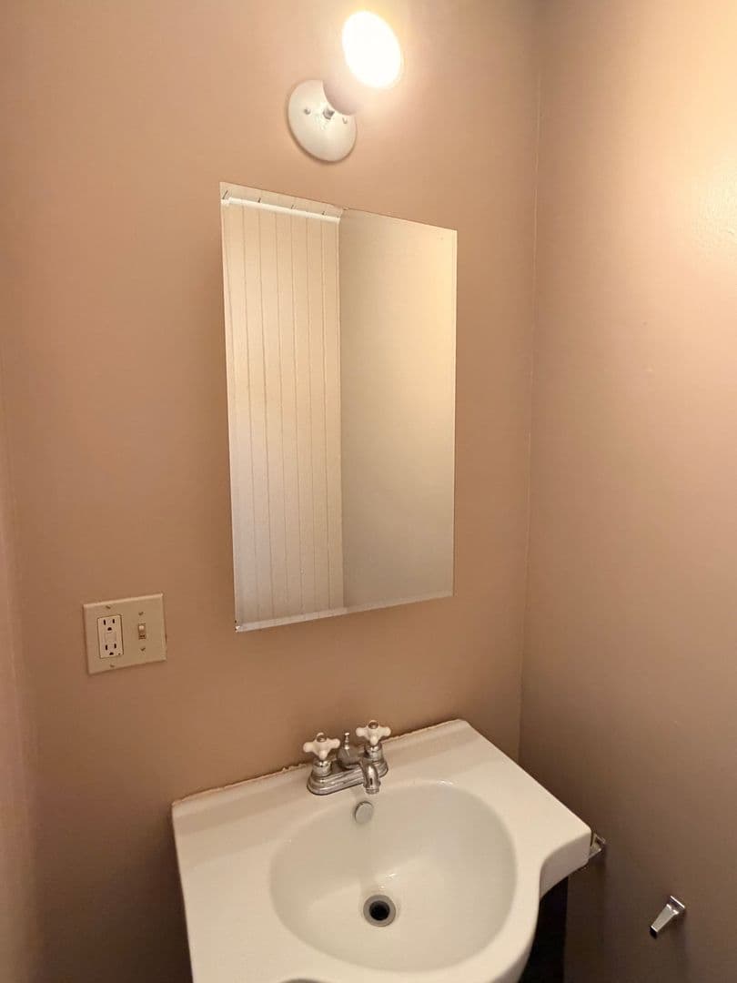Astoria Apartment: 3356/3372/3376 Franklin Ave.